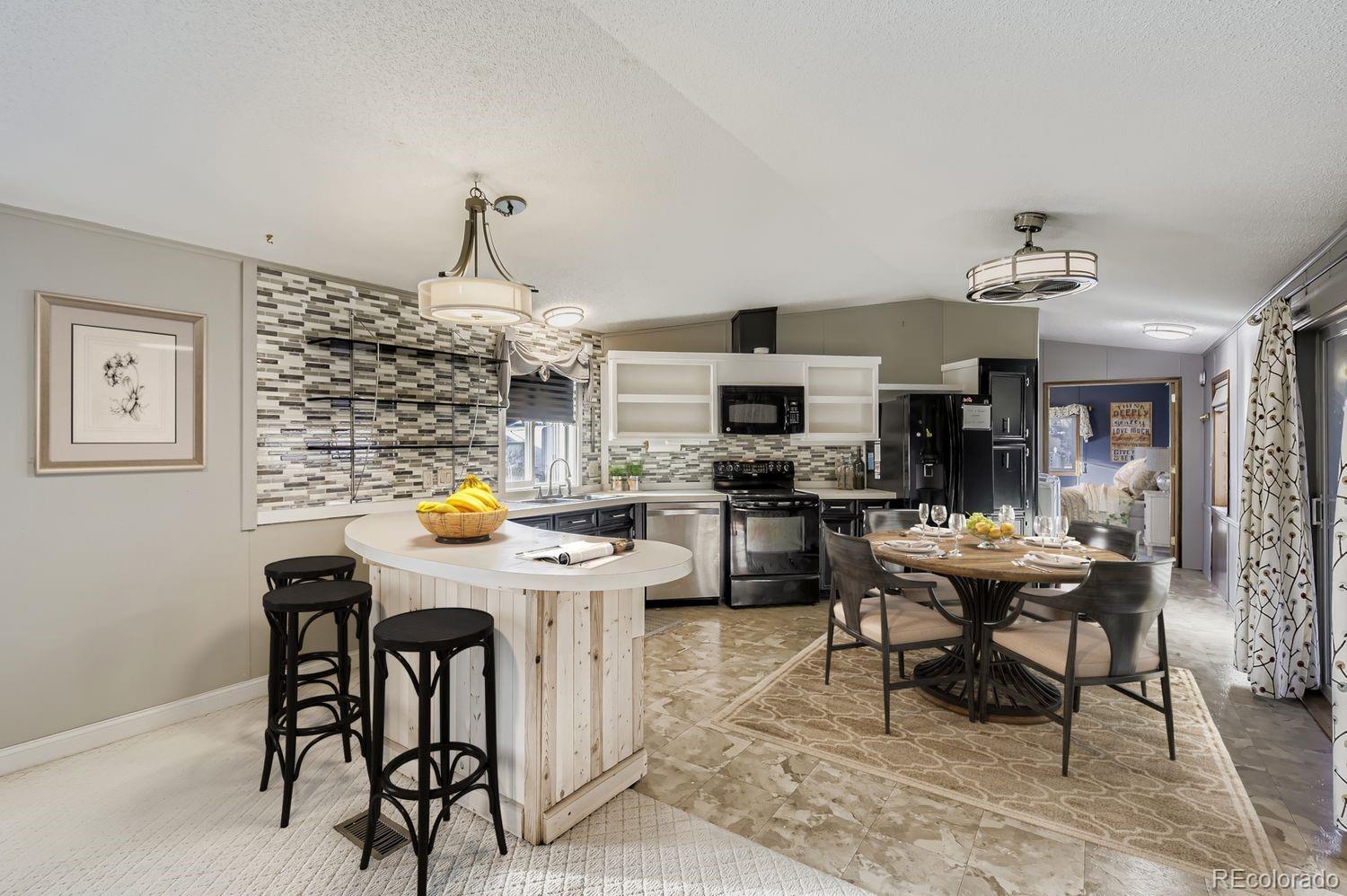 1601 N College Avenue N