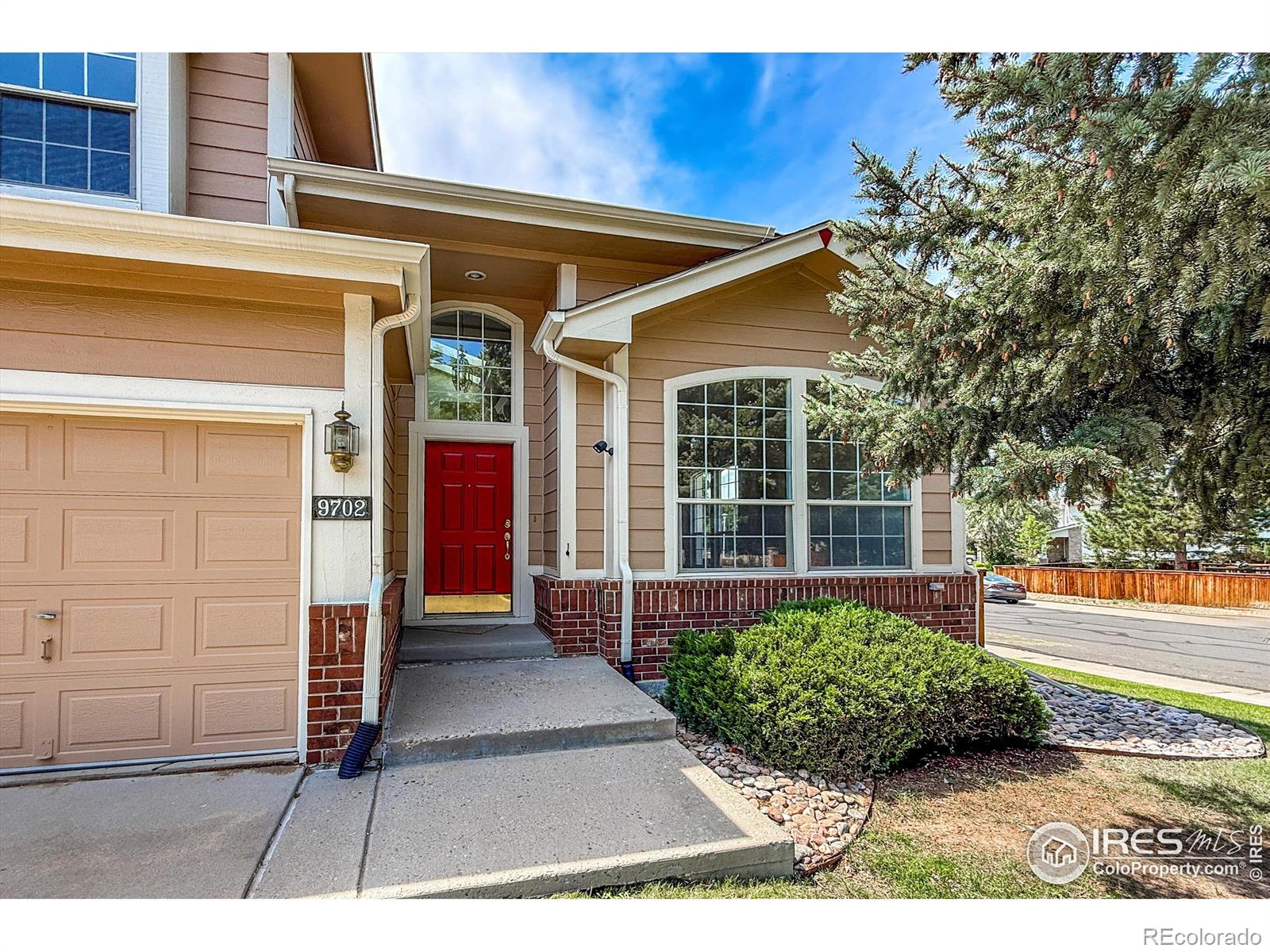 9702 Carr Circle