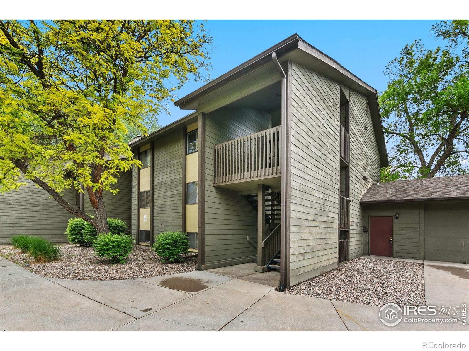 925 Columbia Road 824