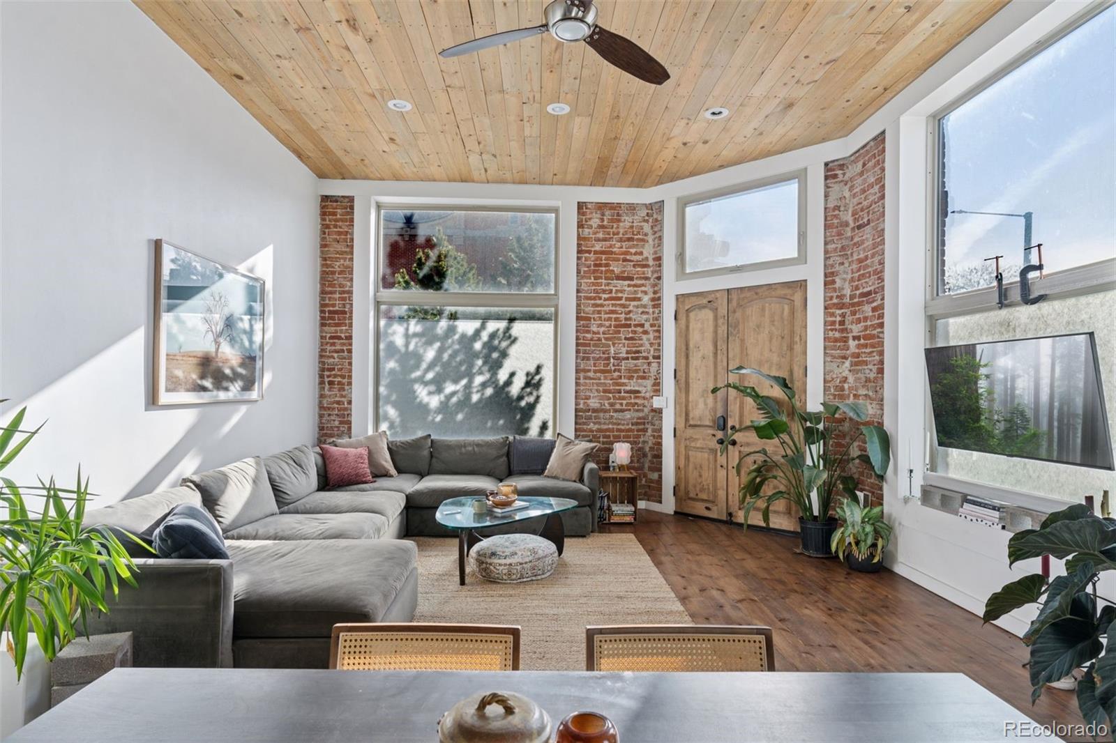 701 W 6th Avenue