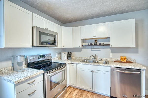 2001 5TH AVE, GREELEY, CO 80631 - Image 6dfd1e77d75943a6a0d79f1af60804c0/2340116460
