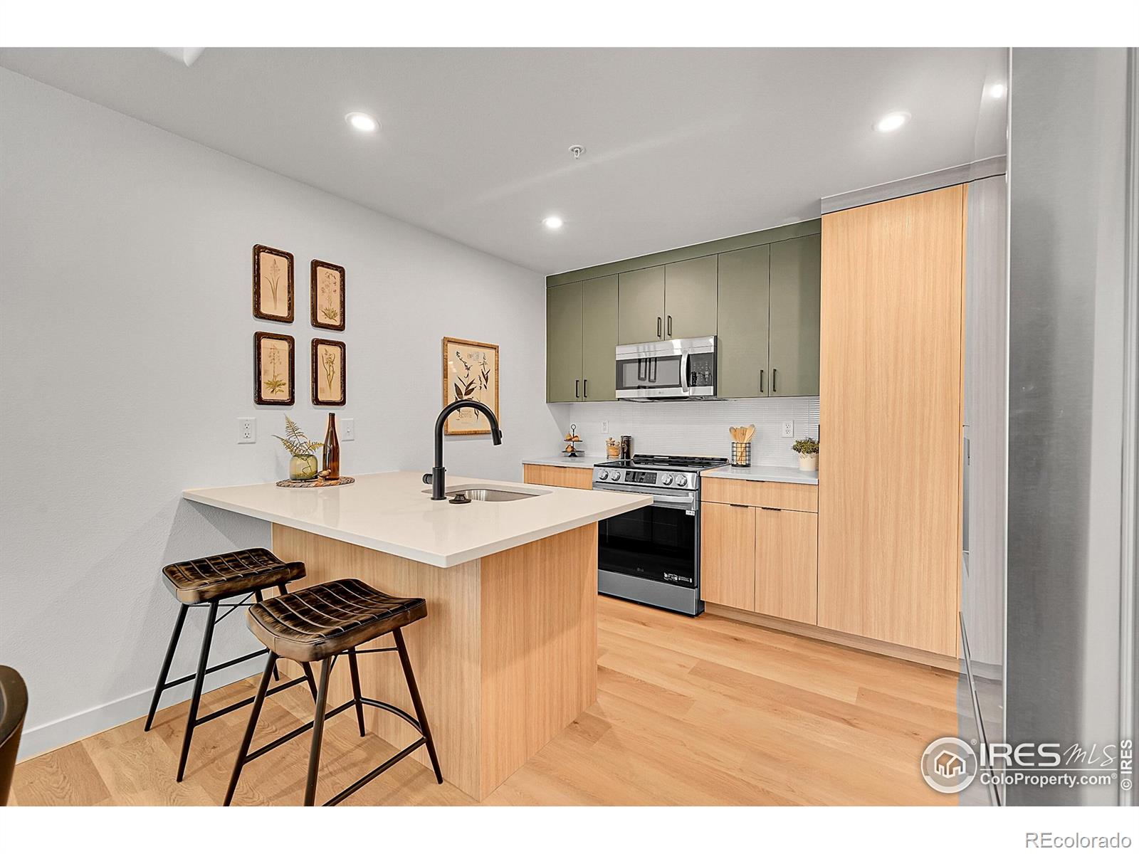 777 E County Line Road