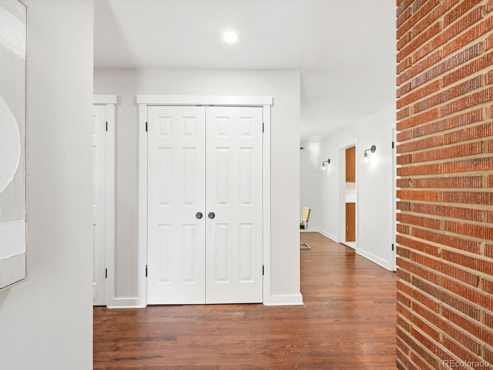 2338 E Floyd Place