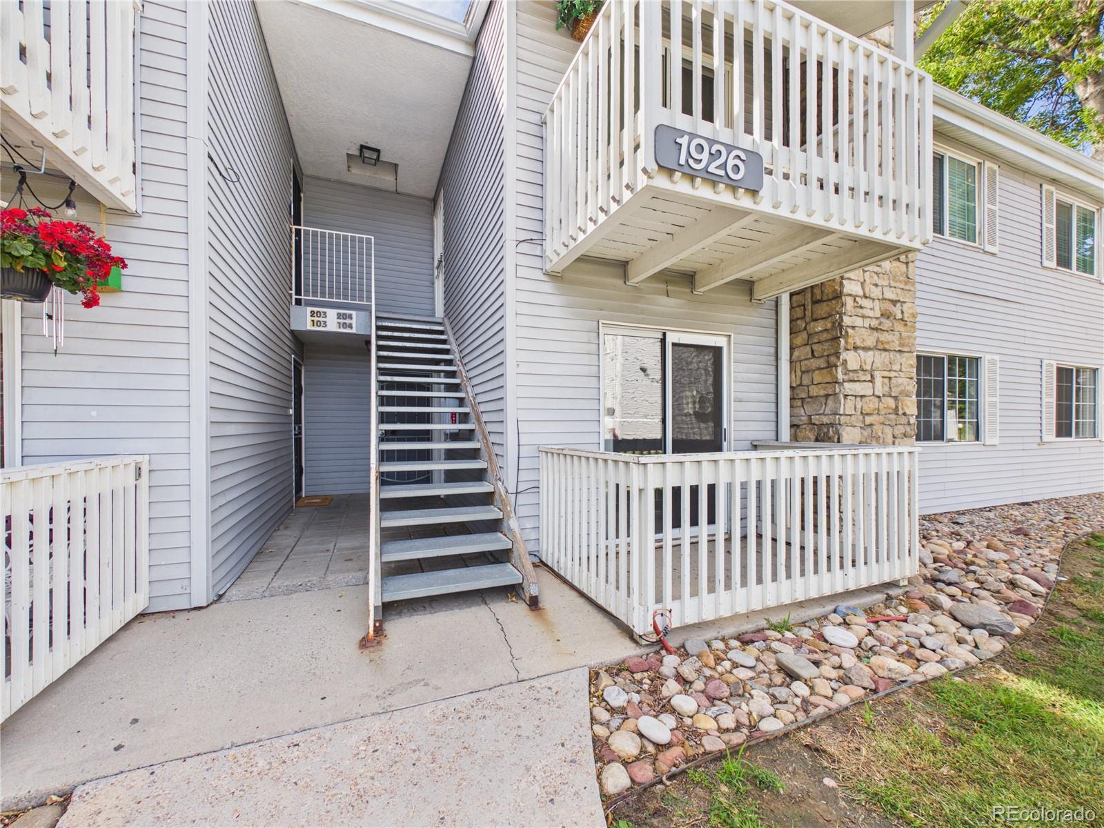 1926 S Vaughn Way 104