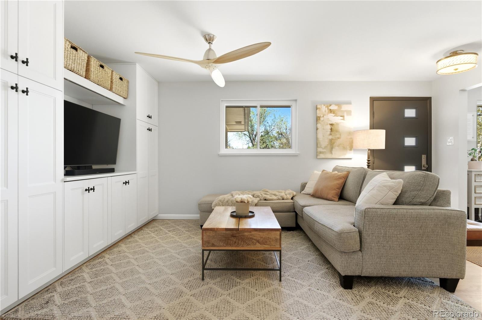 768 W Valleyview Avenue