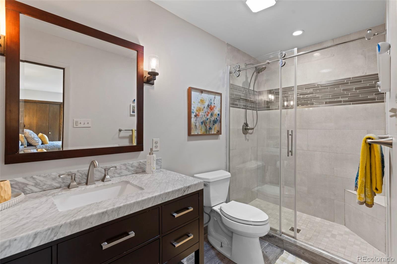 100 N Gold Flake Terrace A