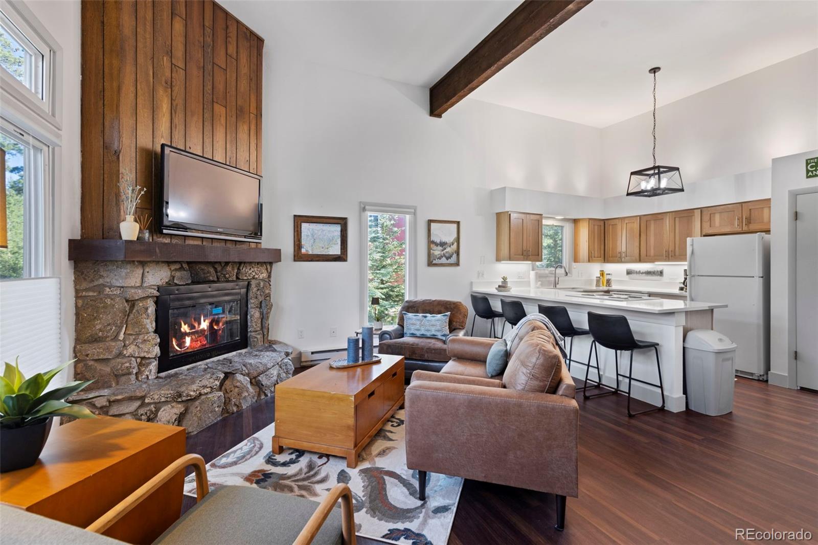 100 N Gold Flake Terrace A