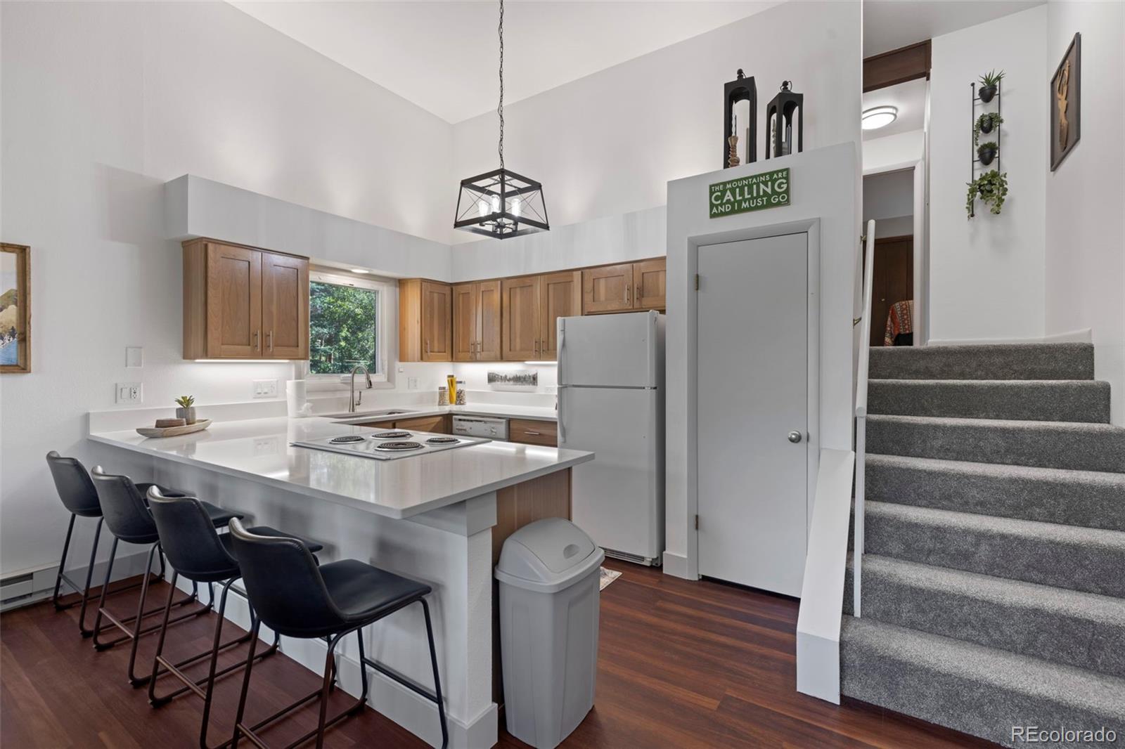 100 N Gold Flake Terrace A
