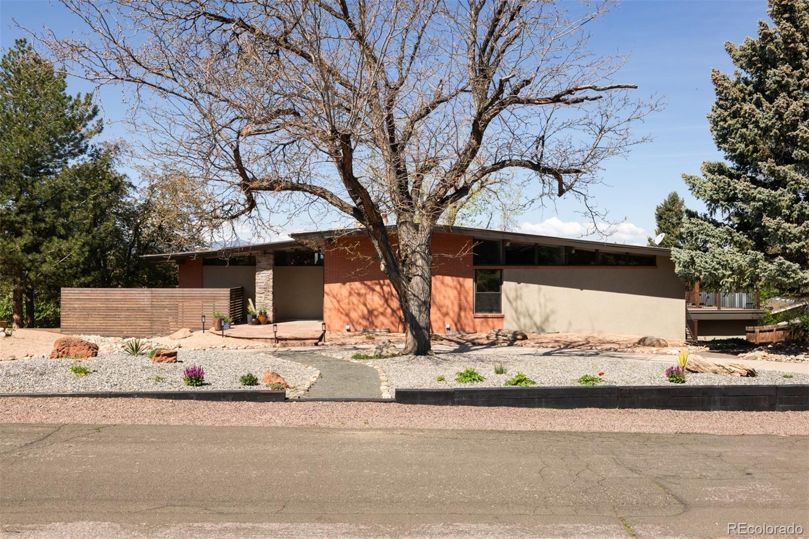 8 Lindenwood Drive