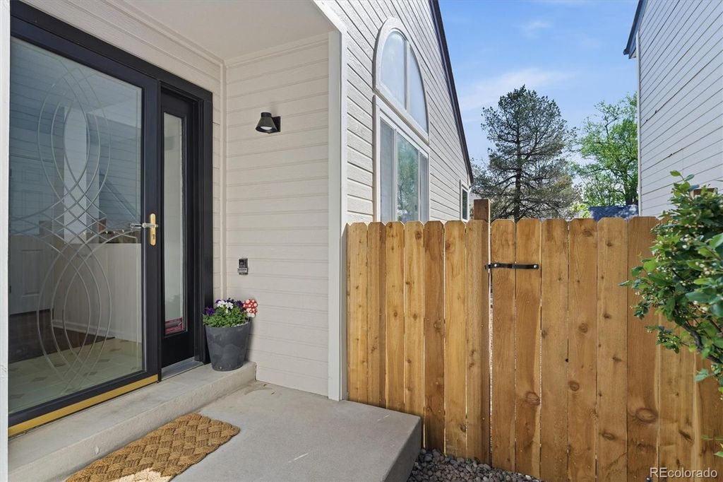 Photo of 2258 S Nome Court, Aurora, CO 80014 (MLS # 3542152)