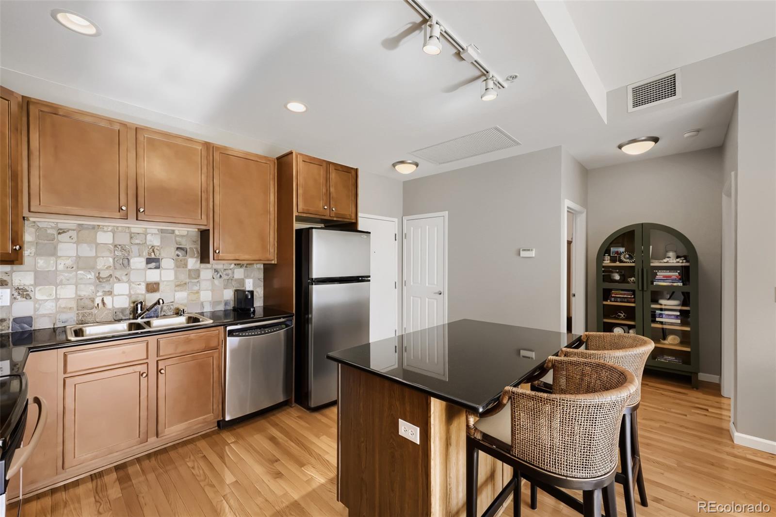 1950 N Logan Street 807