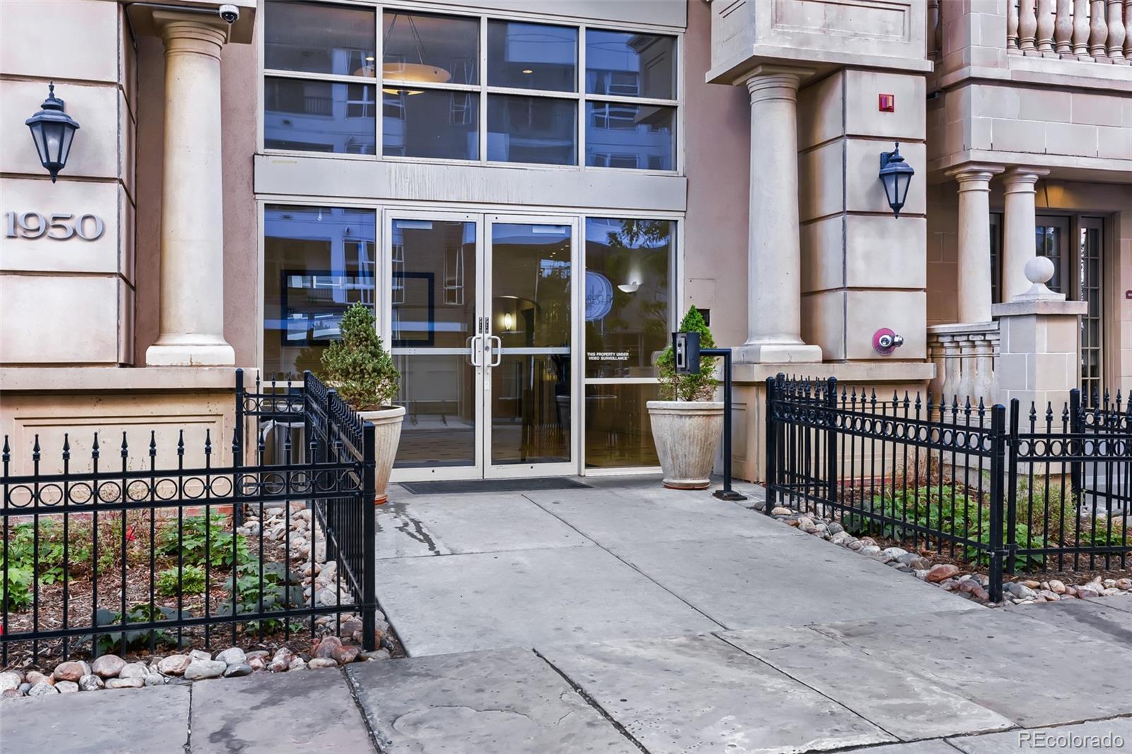 1950 N Logan Street 807