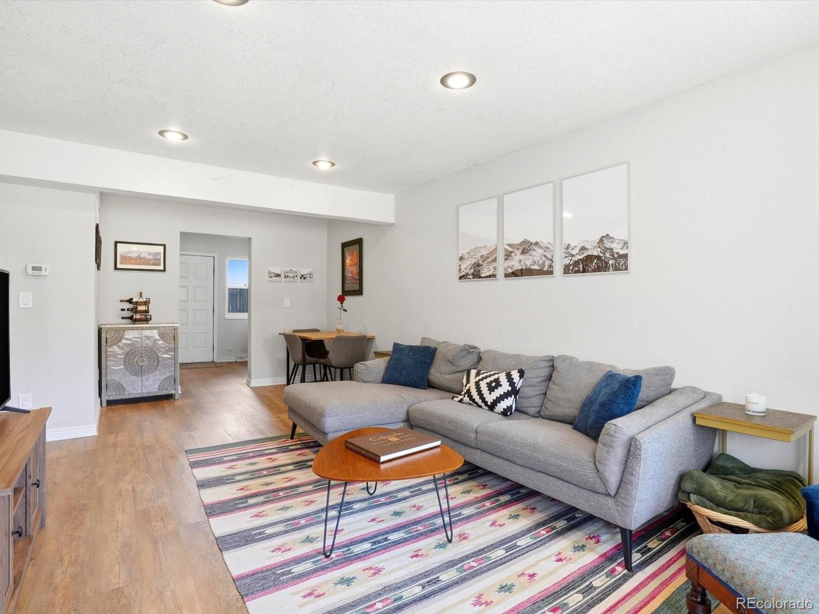 1527 S Owens Street 12