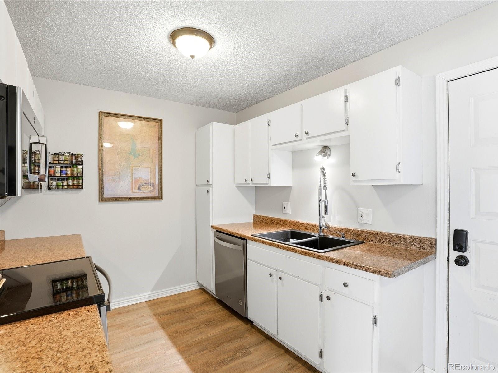 1527 S Owens Street 12