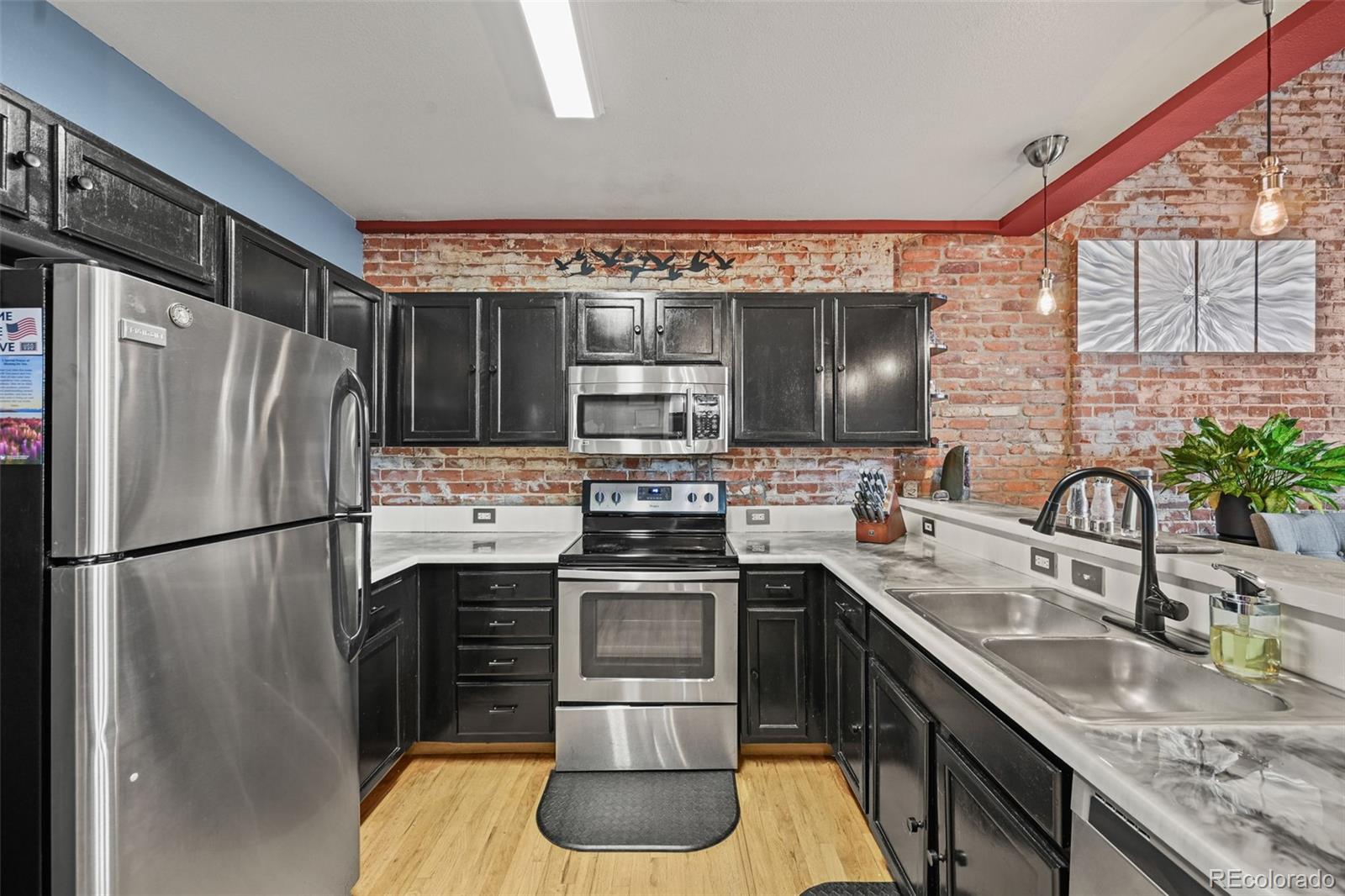 2711 Welton Street 201