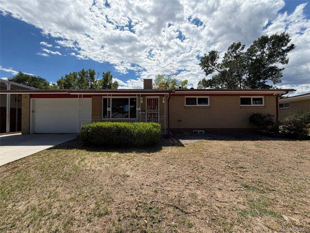 Photo of 3352 W Aksarben Avenue, Littleton, CO 80123 (MLS # 9324175)