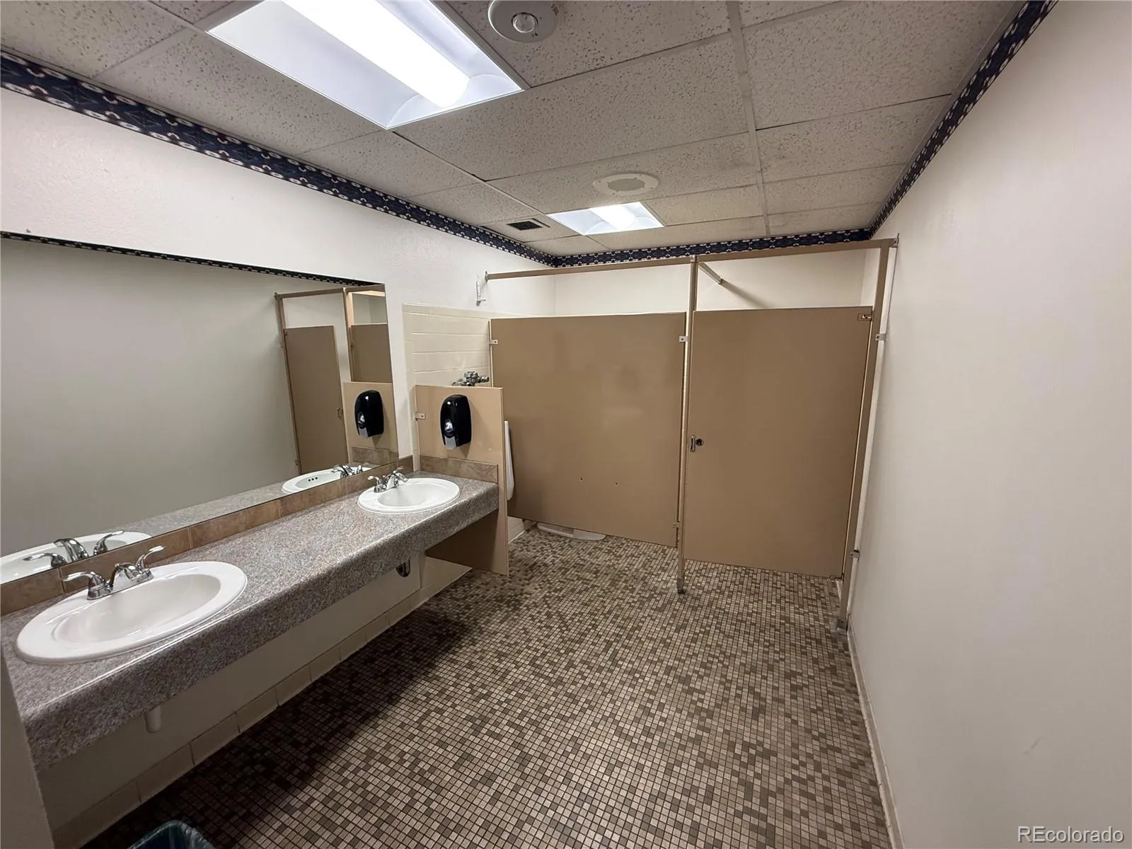 Centennial, Colorado 80112, United States, ,Commercial,Active,239049