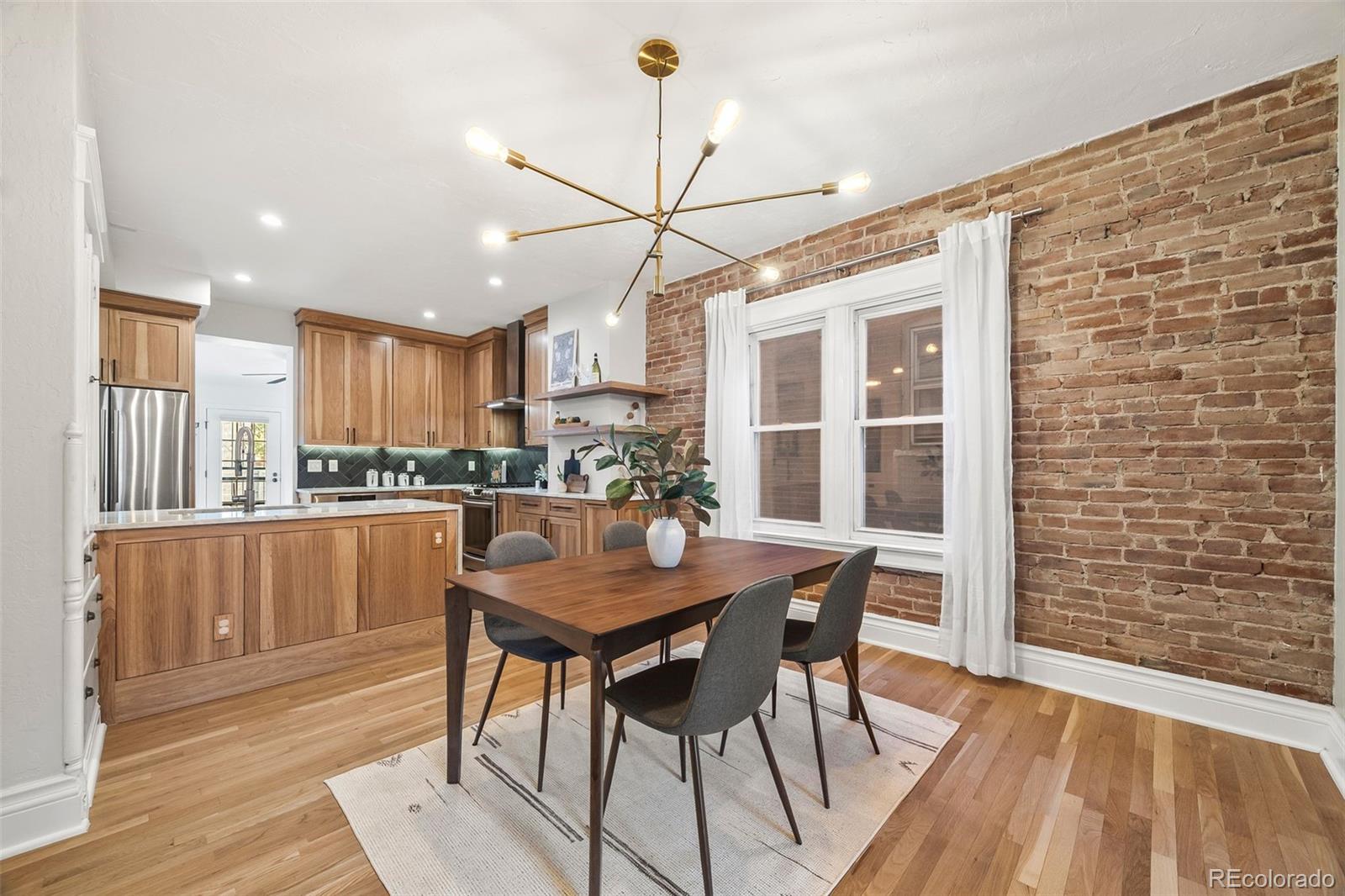 35 W Byers Place