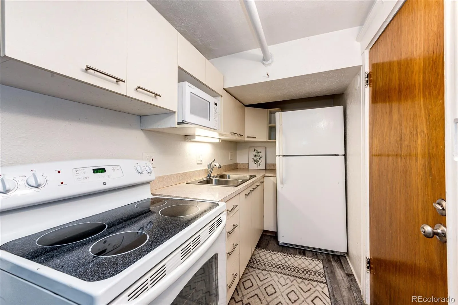 Denver, Colorado 80206, United States, 1 Bedroom Bedrooms, ,1 BathroomBathrooms,Residential,Active,77835