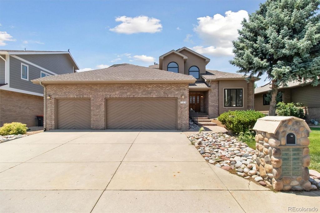 Photo of 1123 Oakhurst Drive, Broomfield, CO 80020 (MLS # 1733527)