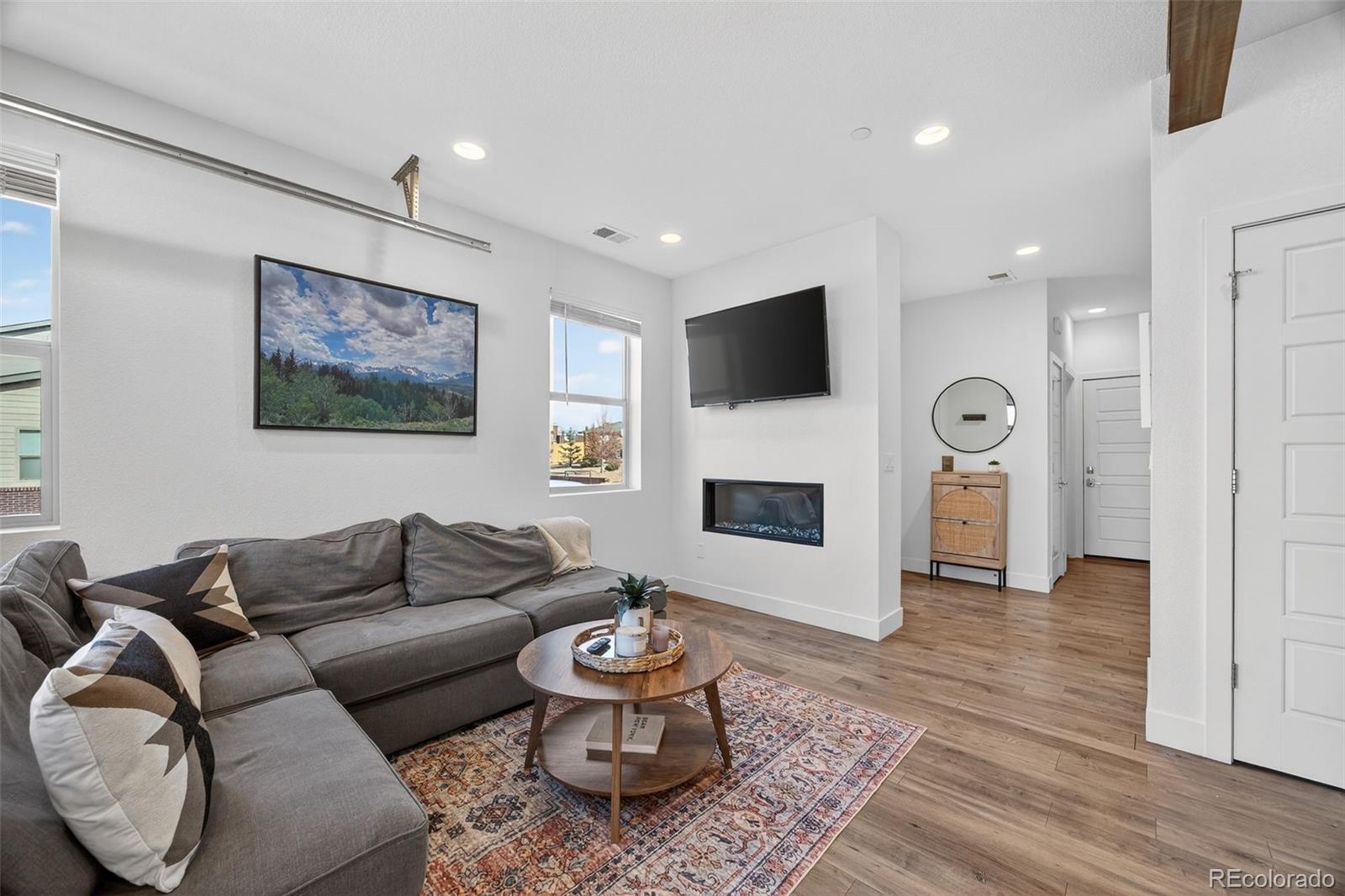 19518 E Sunset Circle