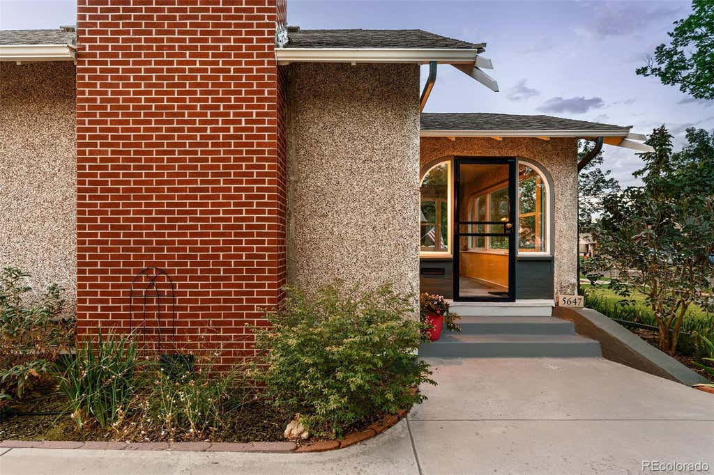 Photo of 5647 S Louthan Street, Littleton, CO 80120 (MLS # 6562368)