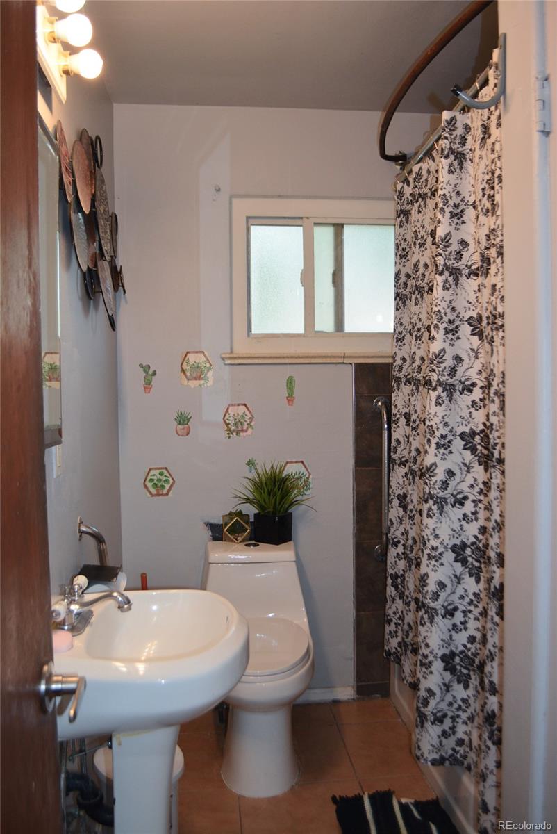 2885 Quay Street, Wheat Ridge, CO, 80033 1 2885 Quay Street