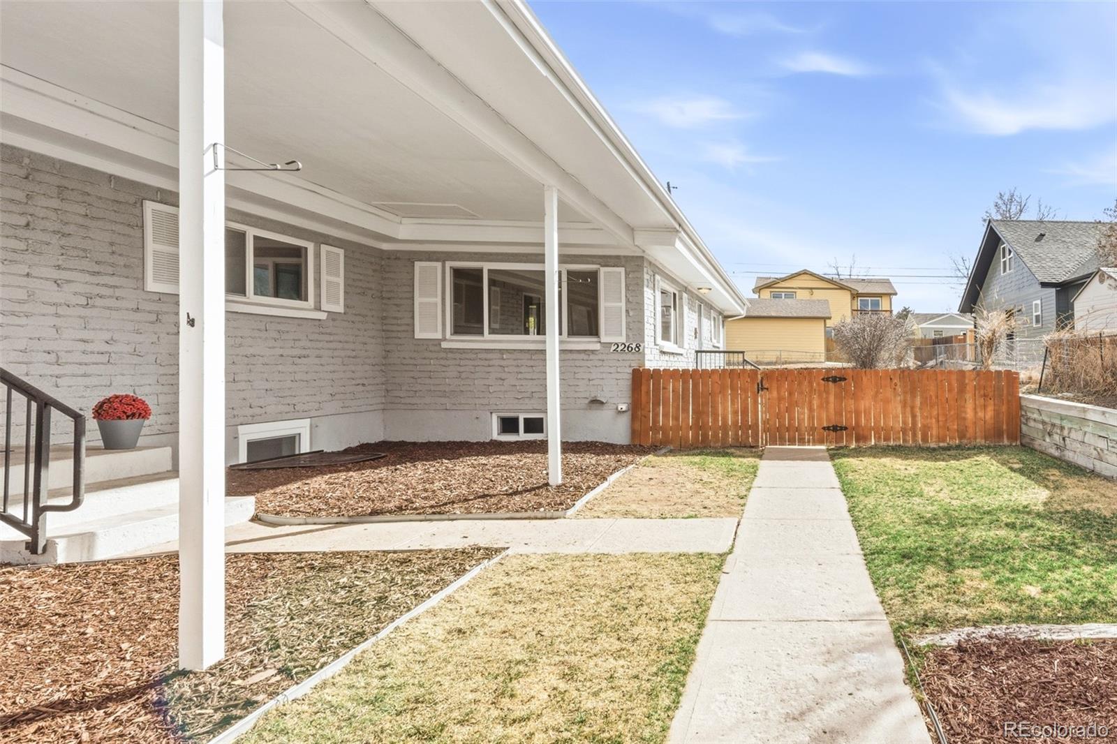 2258-2268 W Maplewood Avenue