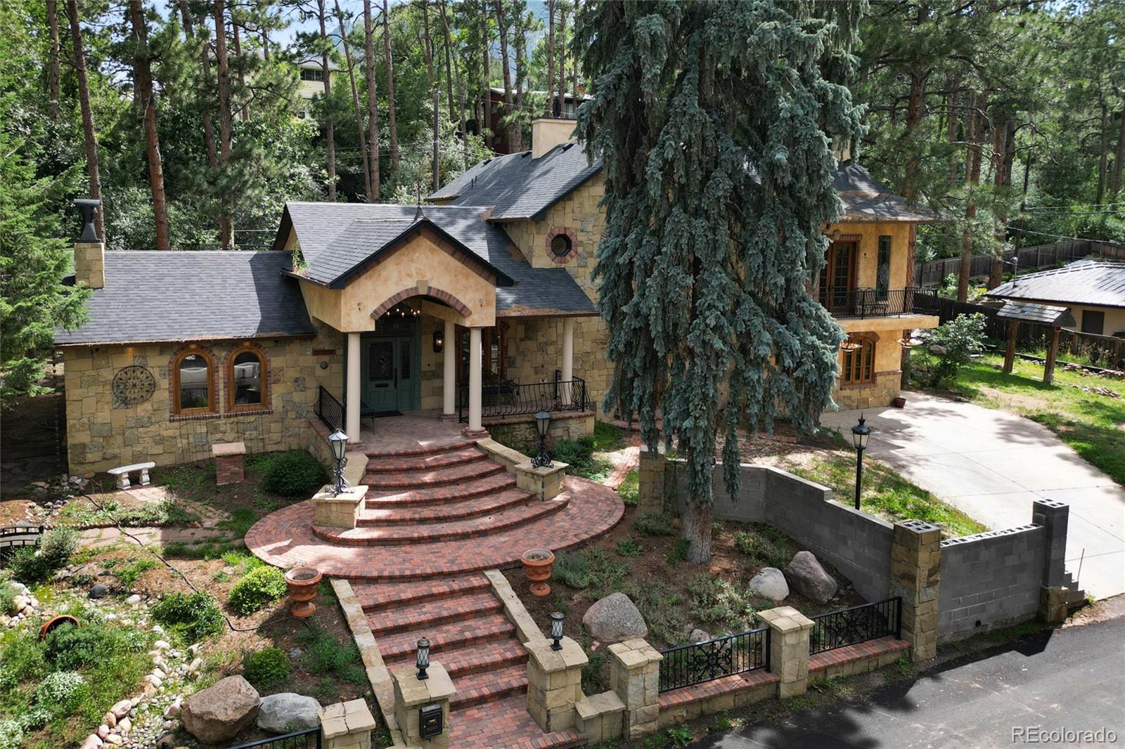 1815 Pine Grove Avenue