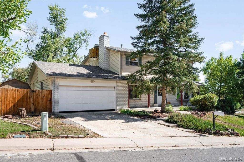 Photo of 894 S Nelson Way, Lakewood, CO 80226 (MLS # 2404650)