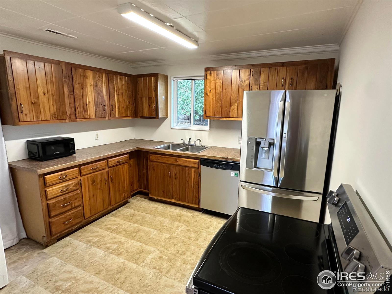 2833 N Overland Trail