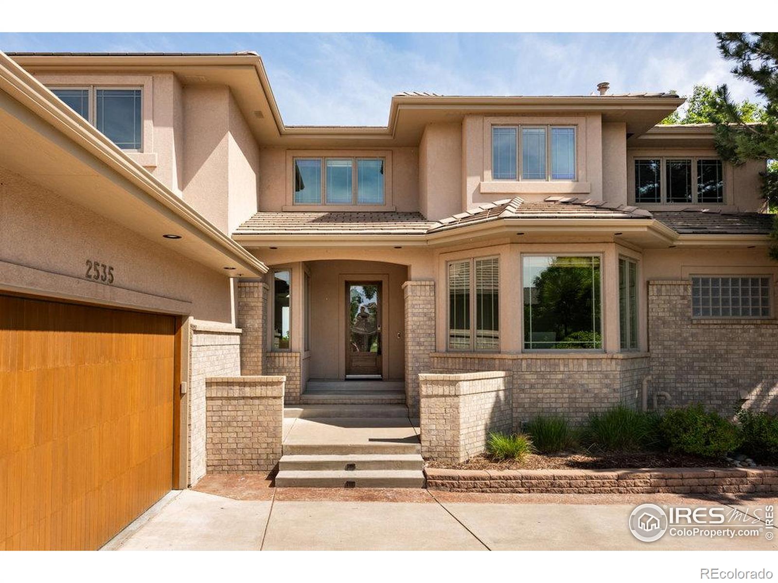 2535 W 115th Drive