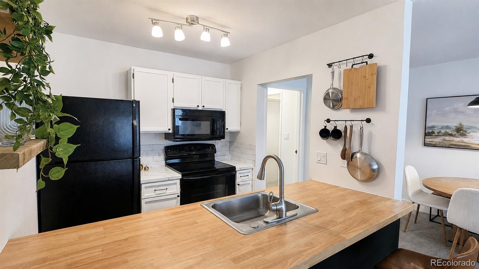 532 Oakwood Drive D103
