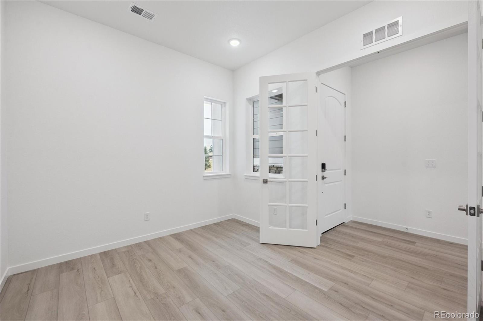 3807 Emerald Shore Circle