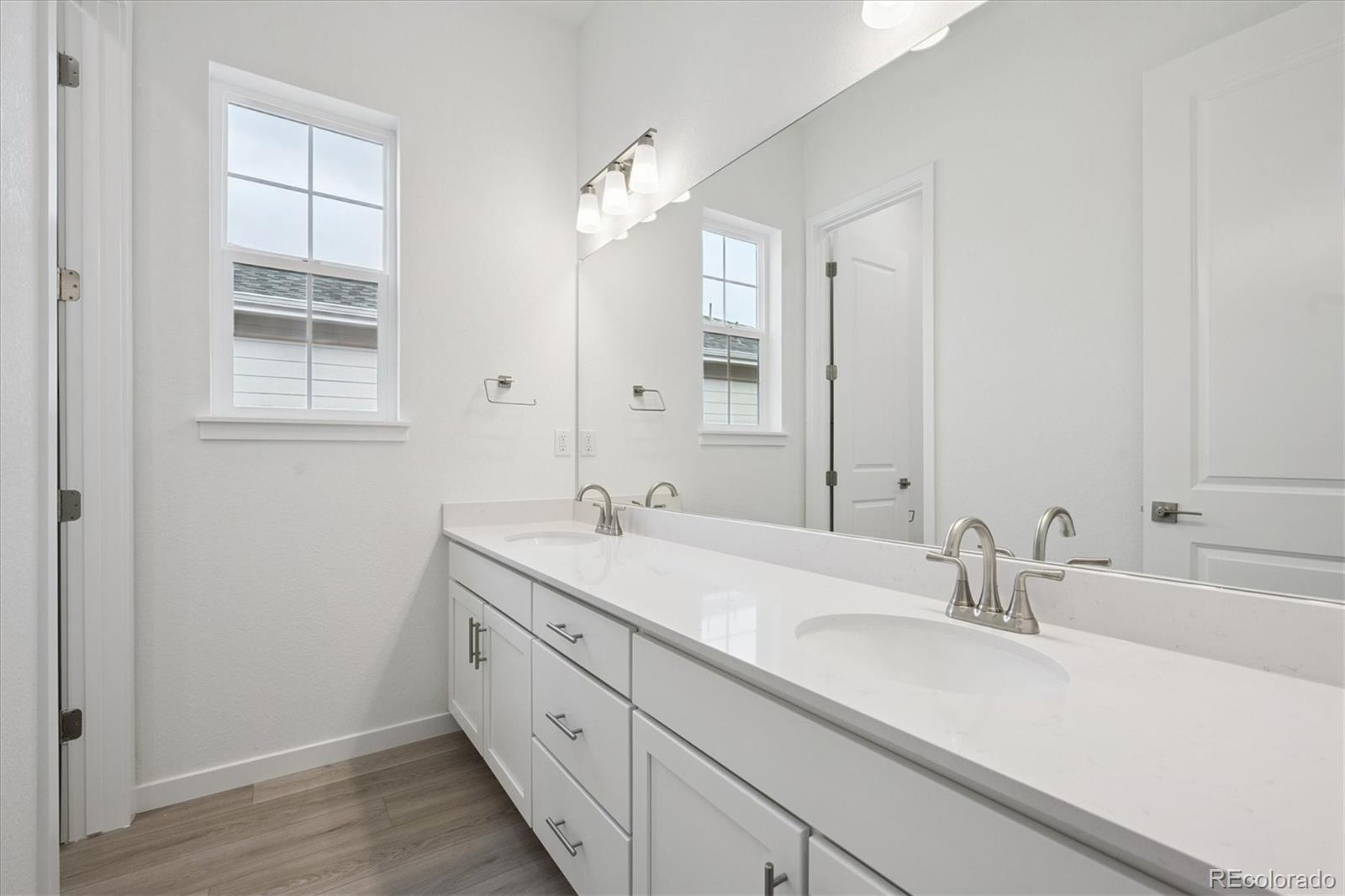 3807 Emerald Shore Circle