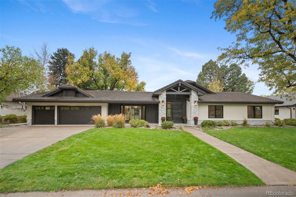 Photo of 26 Wedge Way, Littleton, CO 80123 (MLS # 7867130)