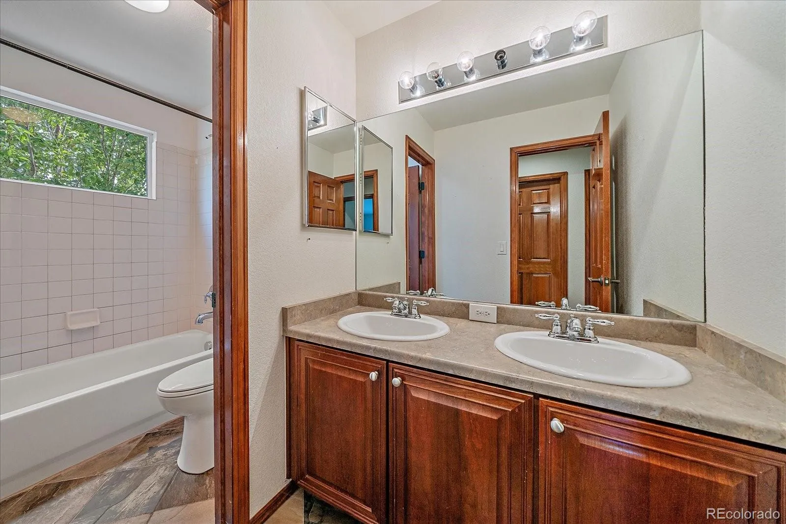 Erie, Colorado 80516, United States, 3 Bedrooms Bedrooms, ,3 BathroomsBathrooms,Residential,Pending,204942