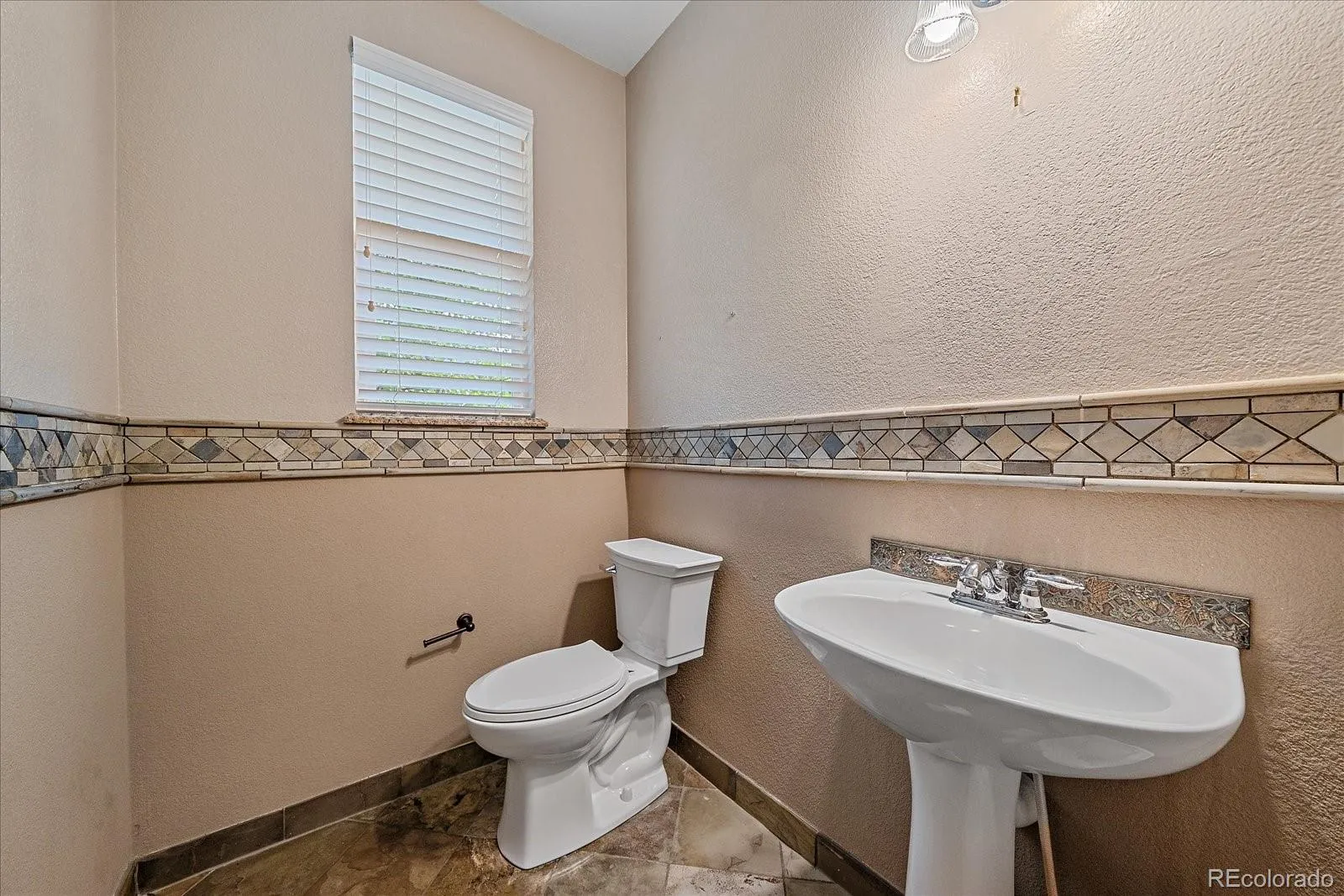 Erie, Colorado 80516, United States, 3 Bedrooms Bedrooms, ,3 BathroomsBathrooms,Residential,Pending,204942