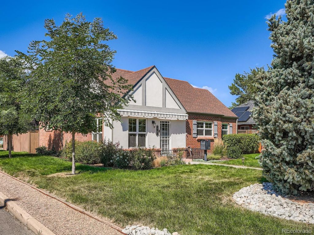 Photo of 1701 Roslyn Street, Denver, CO 80220 (MLS # 2923913)