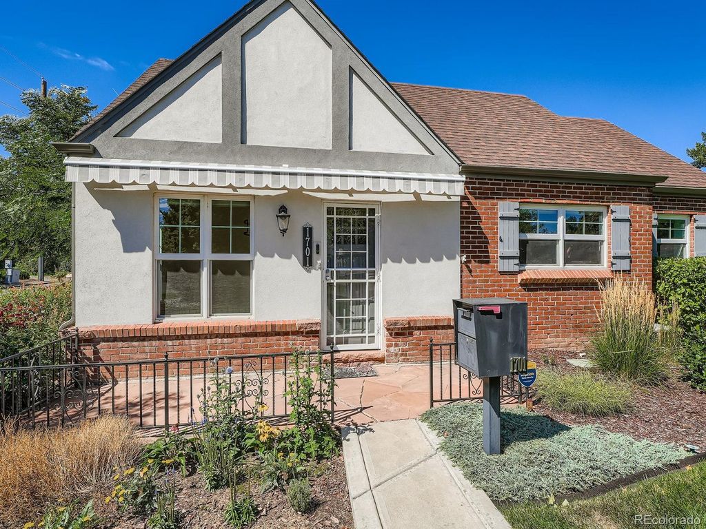 Photo of 1701 Roslyn Street, Denver, CO 80220 (MLS # 2923913)