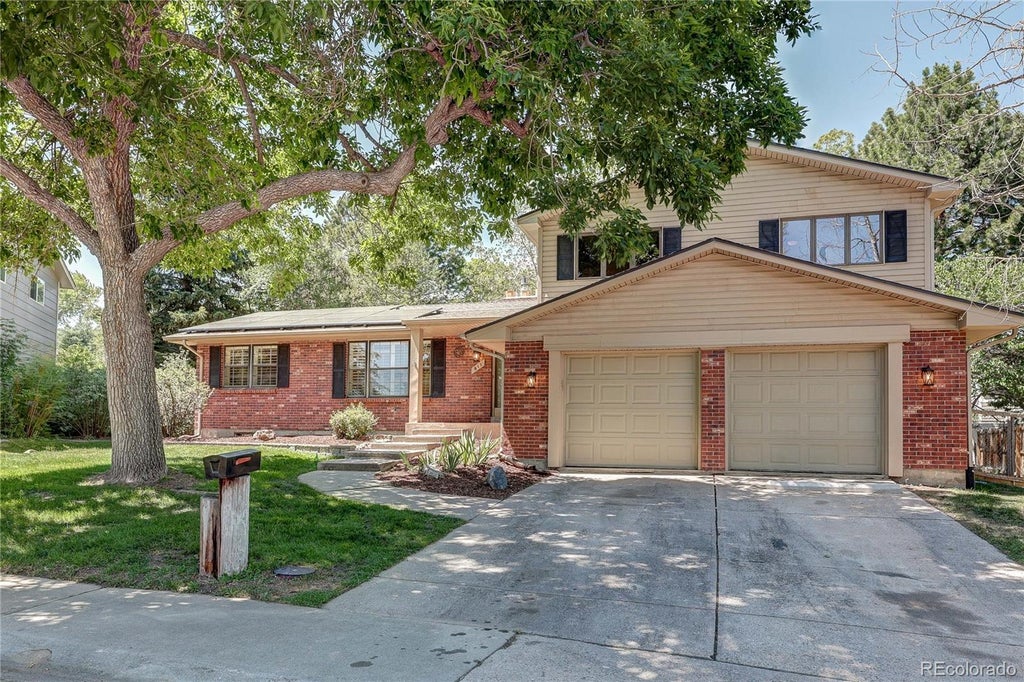Photo of 811 S Newcombe Way, Lakewood, CO 80226 (MLS # 5824160)