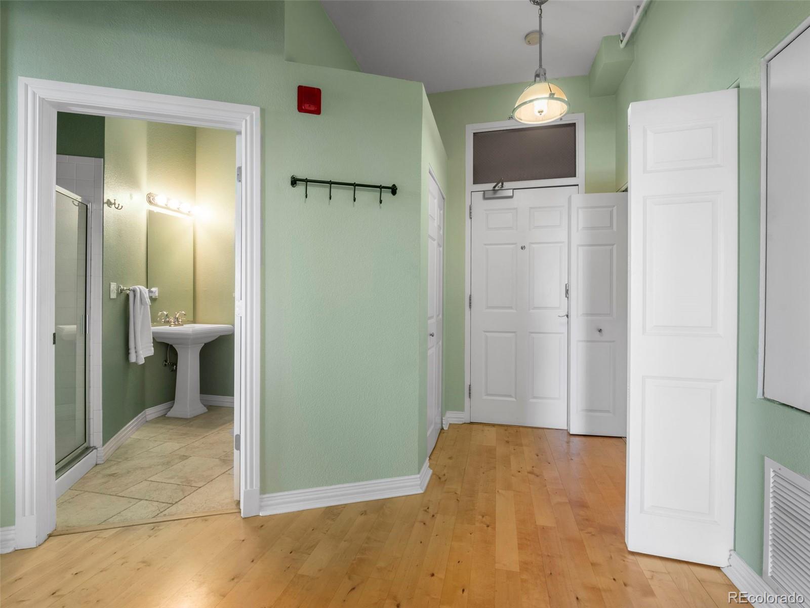 277 N Broadway 403