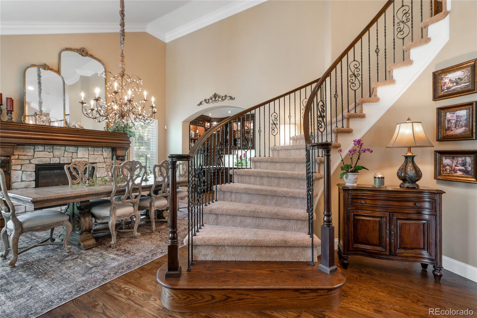 10119 Knoll Circle