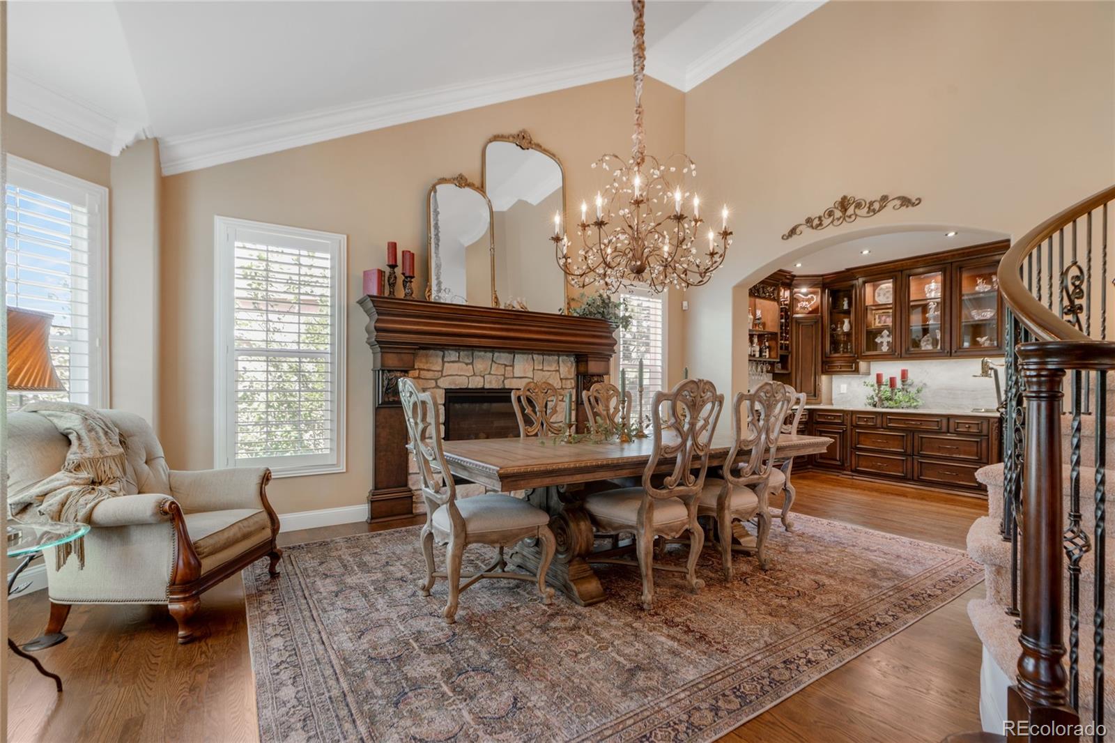 10119 Knoll Circle