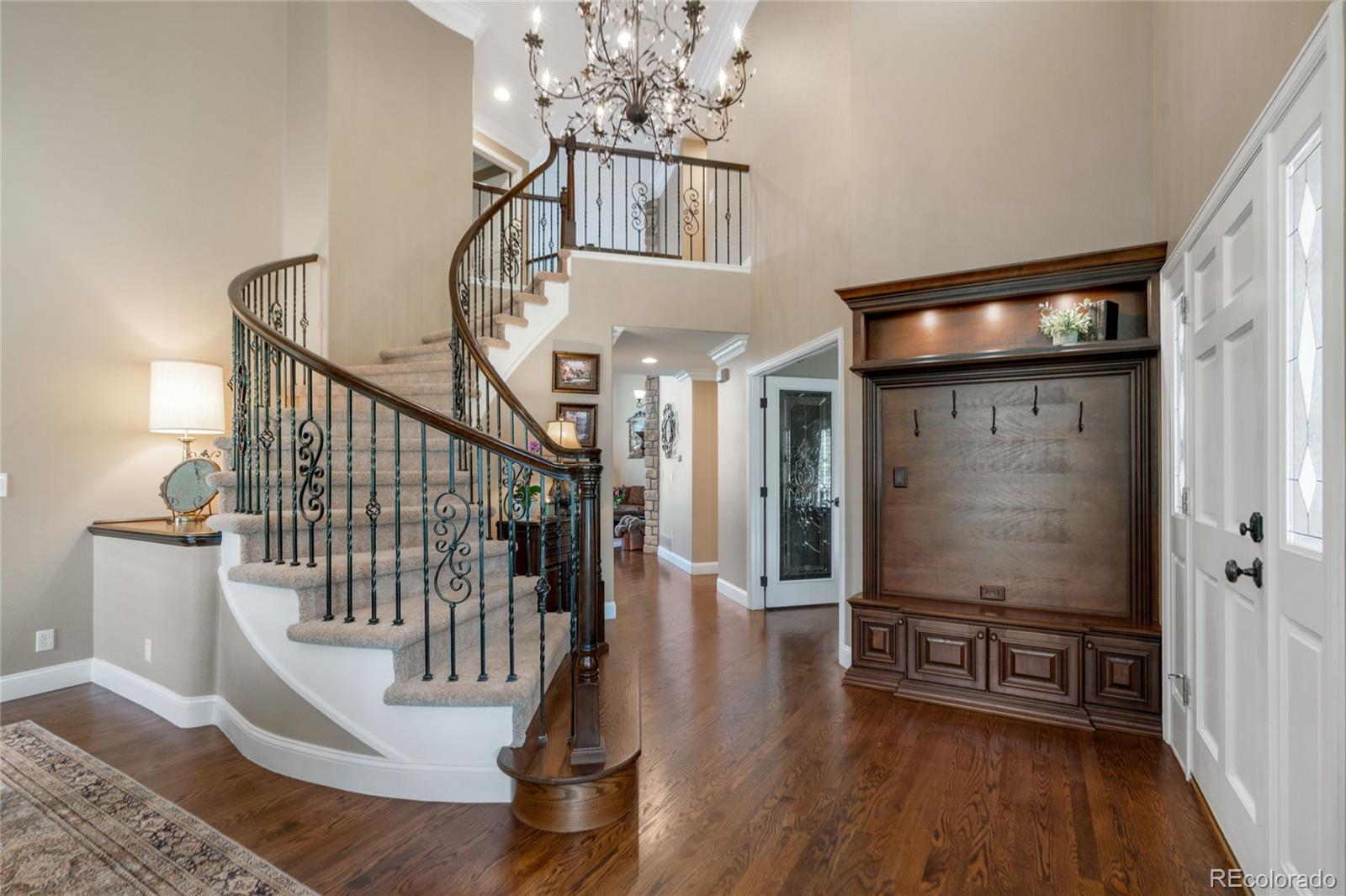 10119 Knoll Circle
