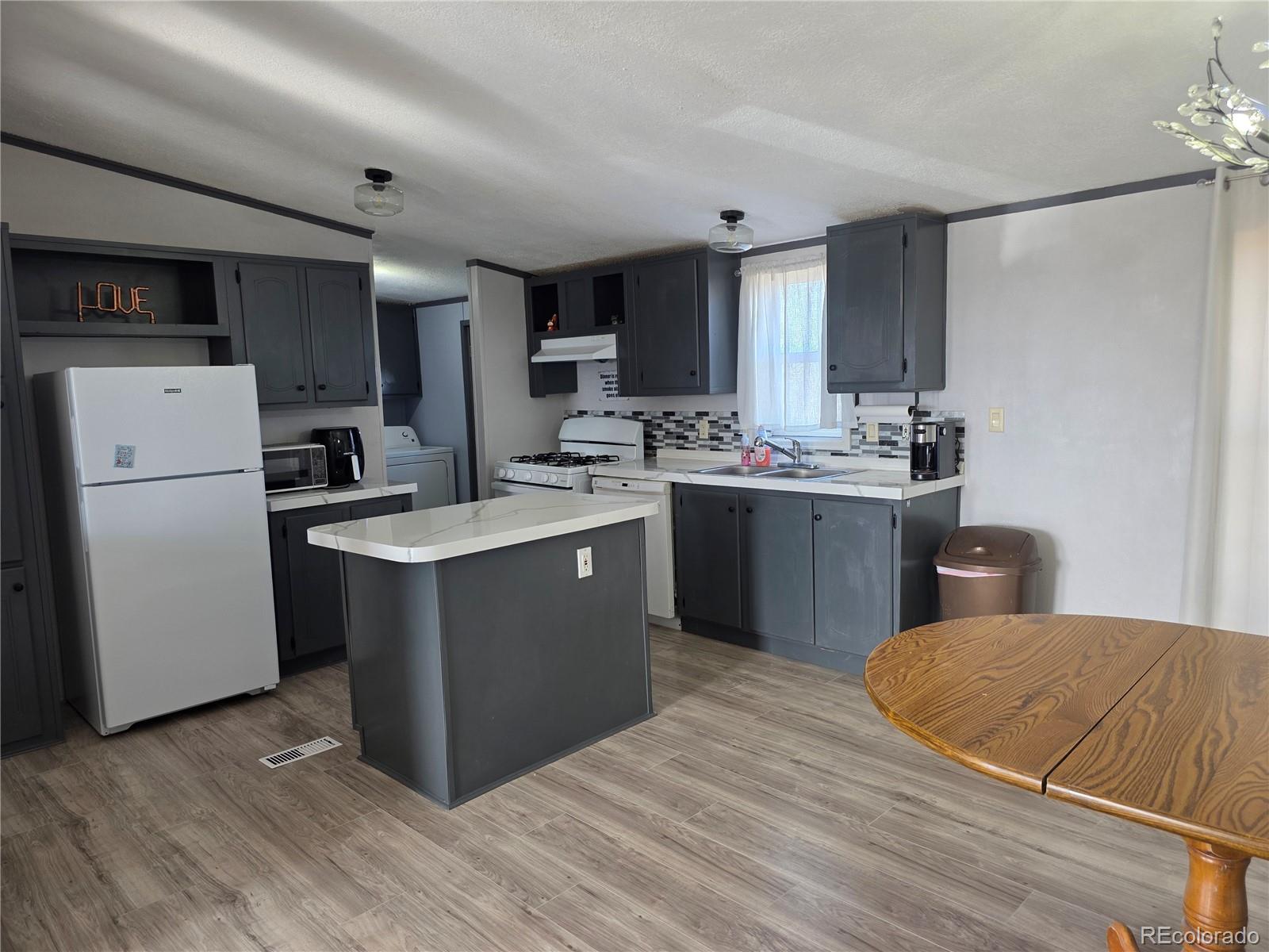 7881 Foothill Boulevard