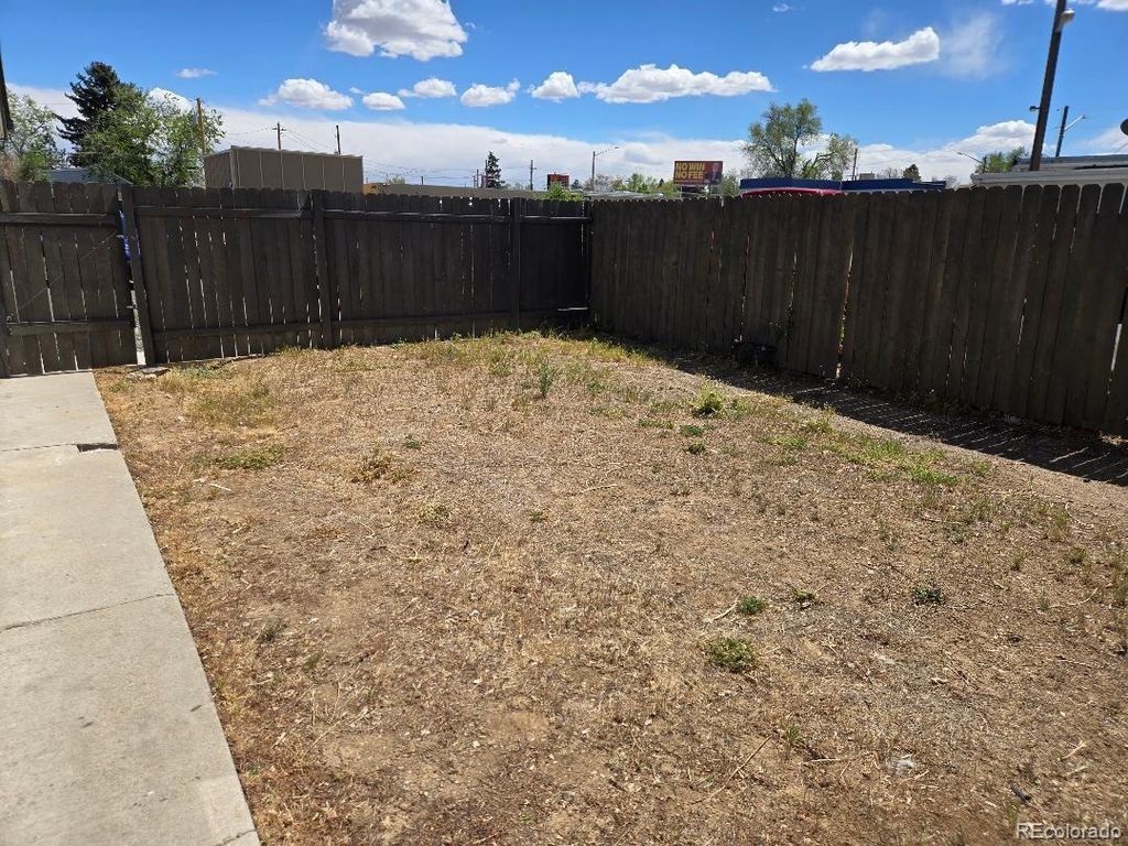Photo of 1525 Roslyn Street, Denver, CO 80220 (MLS # 5675812)