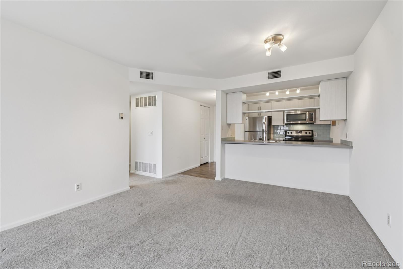 2727 Folsom Street 303