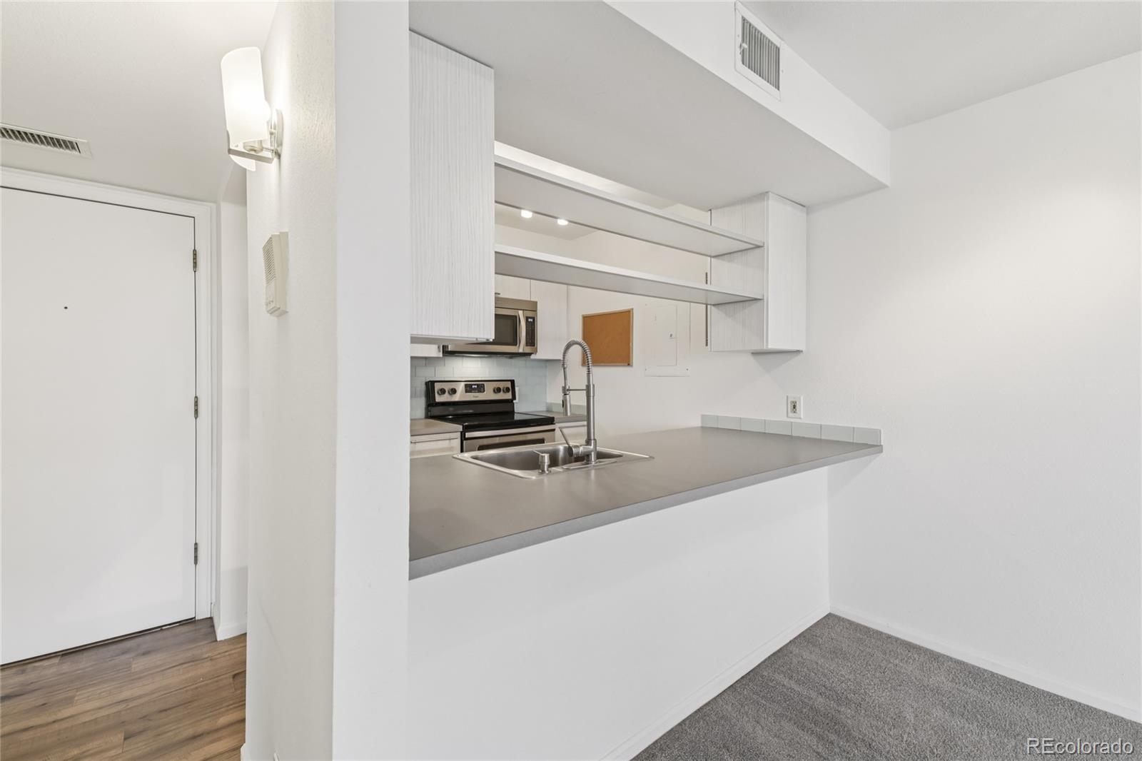 2727 Folsom Street 303