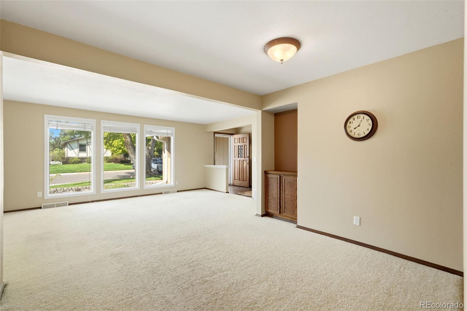 5477 W Hinsdale Place